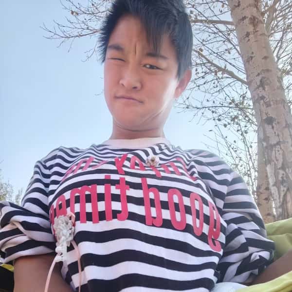 内蒙古24岁单身美女真诚找对象-湖北征婚相亲网